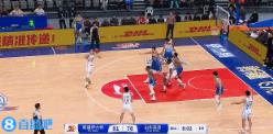 連續(xù)吃癟！克里斯先是籃下被李炎哲大帽&又被李炎哲生斷