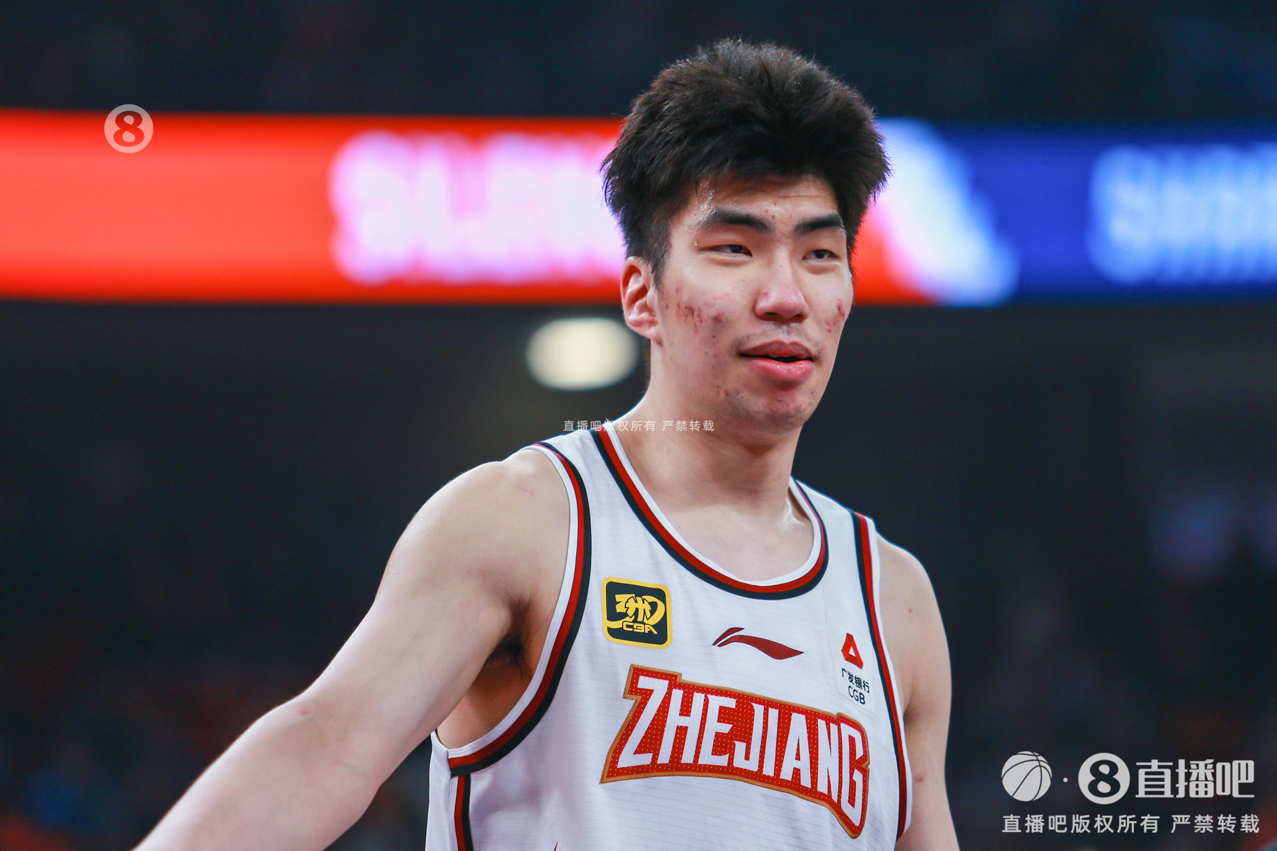 效率極高！余嘉豪8中8貢獻(xiàn)20分7板 罰球5中4
